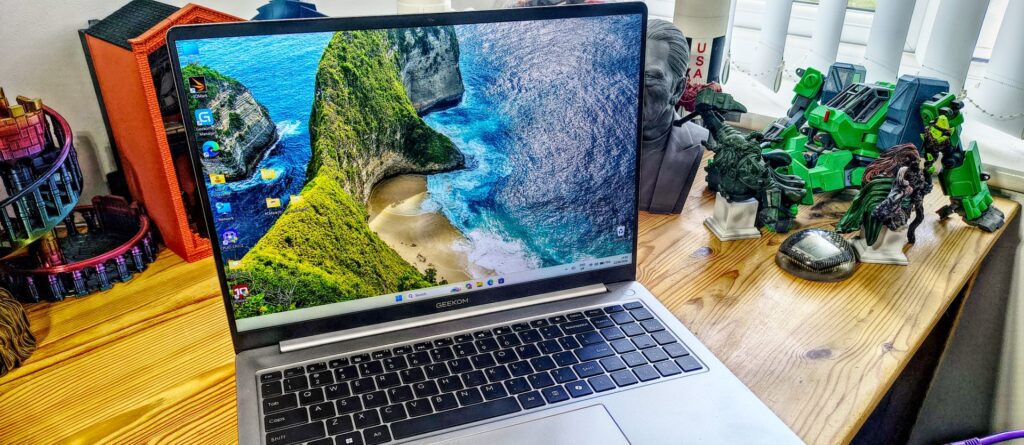 Geekom GeekBook X16 Pro