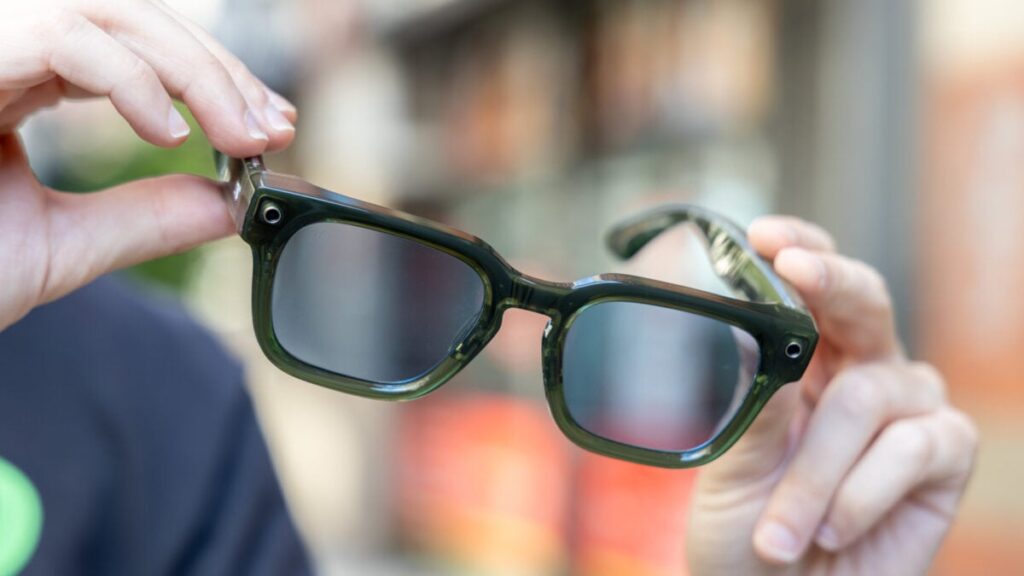 Meta Is Toying With the Idea of Smart Glasses That Record Everything, All the Time