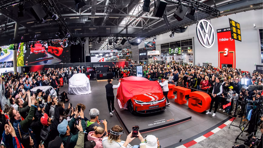VW to halve model range, silent on 100,000 job cuts